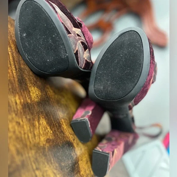 Floral Velvet Platform Heels - Picture 4 of 6